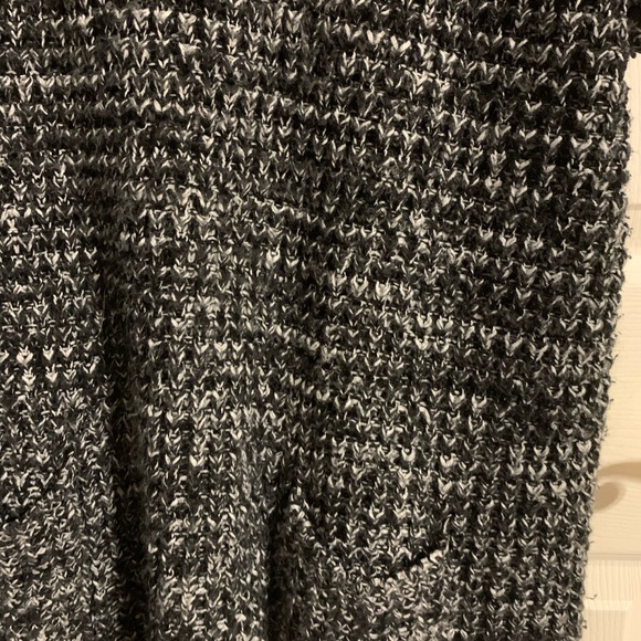 Black and White Sweater - Picture 4 of 4